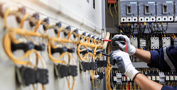 Professional Electrician technician working in Reno, TX